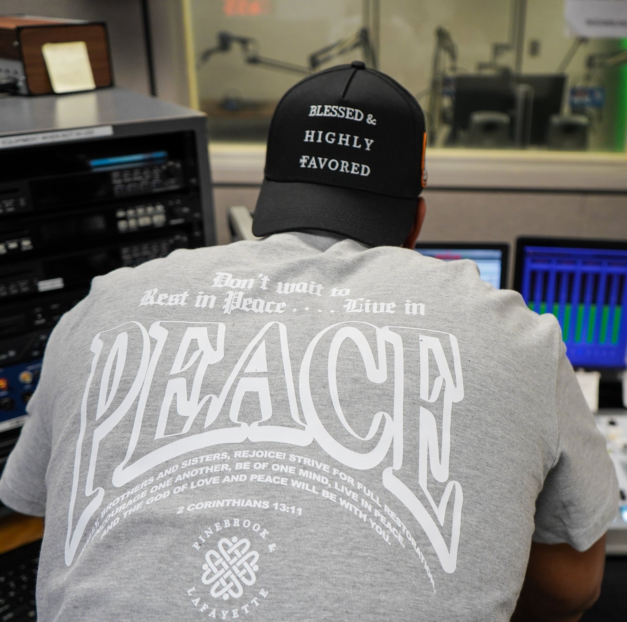 LIVE IN PEACE MOCK-NECK TEE (GREY)